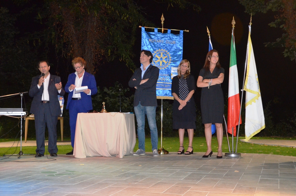 A sinistra Simone Scarti e il presidente del Rotary San Casciano-Chianti Giampaolo Pacini: i primi due service sono nati soprattutto da una indicazione del primo e una condivisione collettiva