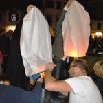 Volano le lanterne nel cielo grassinese