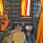 Il bagno di servizio nella camera azzurra