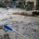 L’Ema tracimata in paese a San Polo: immagini impressionanti