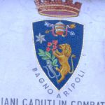 Lo stemma del Comune di Bagno a Ripoli su una lapide dedicata ai caduti