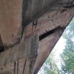 Sottoponte lungo il camminamento pedonale della Pesa