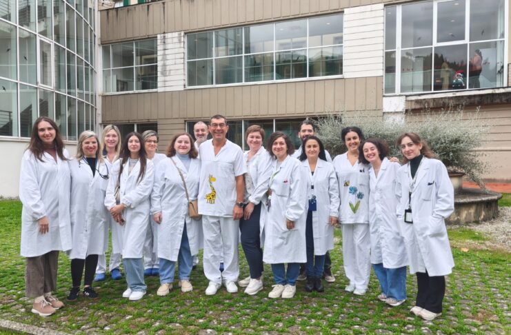 Il team del Laboratorio di Screening del Meyer insieme alle ricercatrici del pediatrico di Kiev